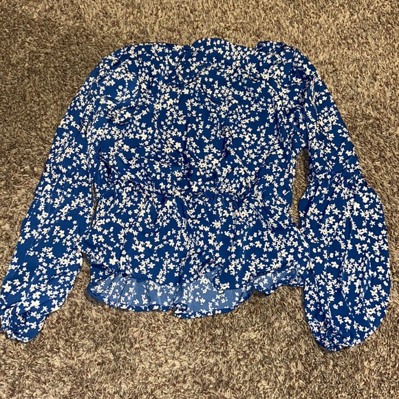 Slightly cropped SHEIN shirt size large. - Picture 5 of 6